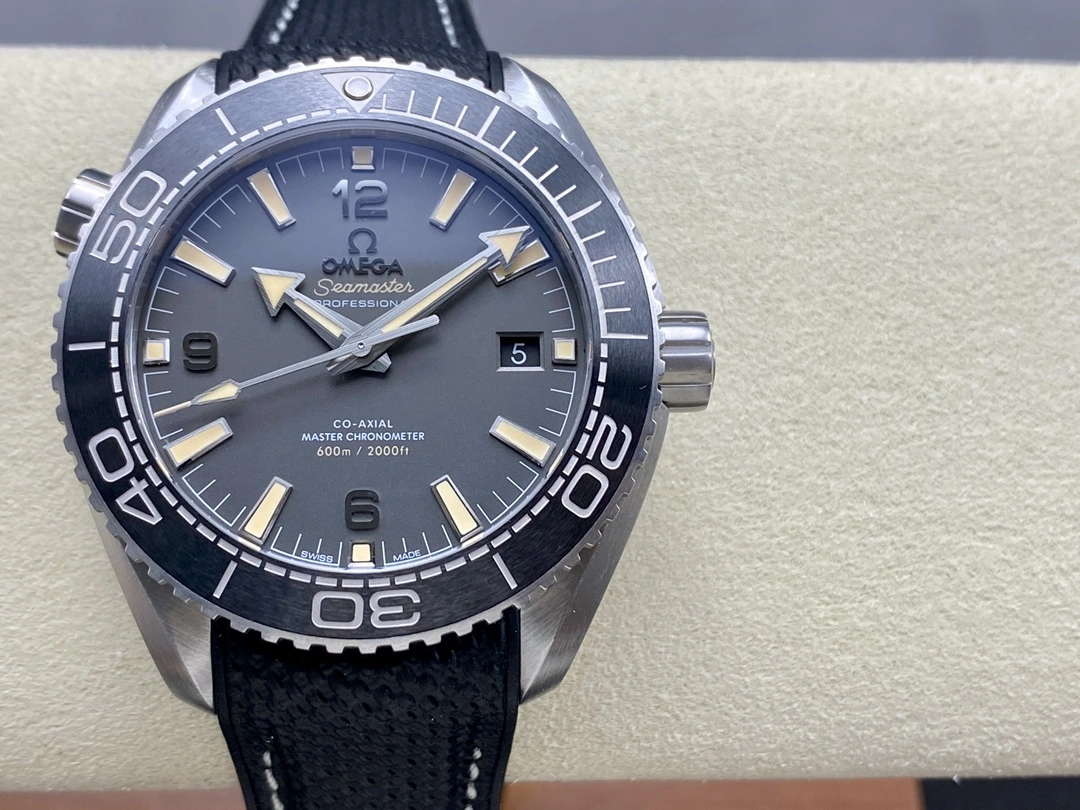 CBD Factory Omega Seamaster Planet Ocean 600M 43.5mm Gunmetal Grey Dial Brushed Bezel (215.32.44.21.01.002) 1:1 Super Clone – DD8900 Movement Breathable 300